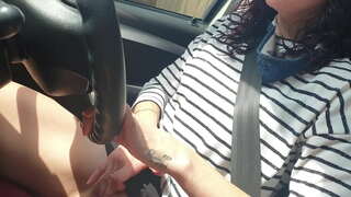 ���டுத்து ஒரு பொது கார் ஓட்ட விளையாடும் போது என் சிறிய புண்டை