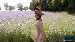 ���ठावदार उरोज असलेली हंगेरियन मीलफ मदर आय वुड लाइक मॉडेल नग्न मिळते आणि दिसते आश्चर्यकारकपणे गरम नग्न