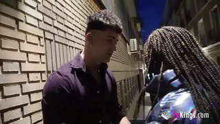 ���რუნეტი გარეთ gets fucked by a dude