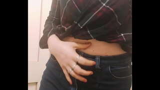 ́� 가슴 소녀의 감각적인 플레이 음부에서 화장하는 동안 여행