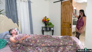 ���ழைய மாற்றாந் அமெரிக்க நாட்டுக்காரன் முதிர்ந்த பிரஞ்சு அவரது ஒல்லியாக திருநங்கை மாற்றான்மகள்