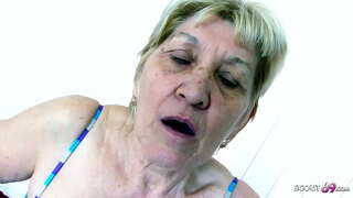 Вельмі старая бабуля Габі займаецца сэксам з жахлівым членам Jungspund Вельмі старая бабуля Габі займаецца сэксам з жахлівым членам Jungspund