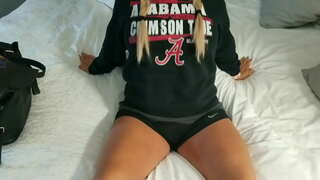 ���னியா பொன்னிற மனைவி சவாரிகள் ஒரு சைக்கிள்