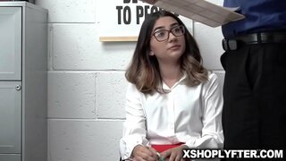 Callie ofis masasının üstünde sikildi