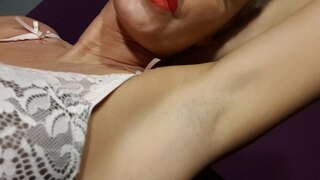 ללקק ו להריח את בית השחי שלי