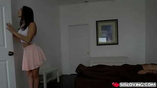 Abella Danje vle pou santi l &#039; stepbrothers kòk chante andedan li mouye kon